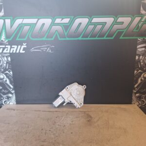 Audi A4 B8 2009 motorček stekla spredaj levo 8K0959801A