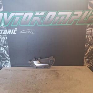 Audi A4 B8 2009 notranja kljuka ročka vrat spredaj levo 8K0837019
Cena