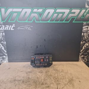 BMW 1 F20 2014 škatla varovalk 933787901