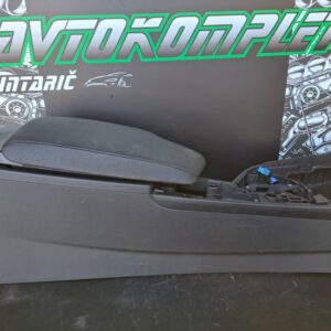 BMW 318d F31 2016 naslon za roko srednja konzola