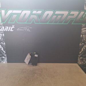 BMW 4 2015 ojačevalec gps signala AV923117806