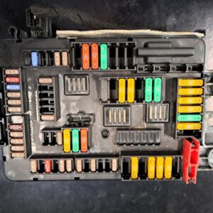 BMW 420d F36 škatla varovalk 938907001