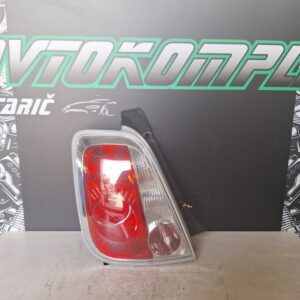 Fiat 500 2008 zadnja leva luč 27043101