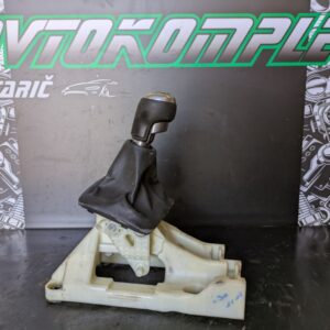 Hyundai i30 CW 2015 prestavna ročica mehanizem bunka menjalnika