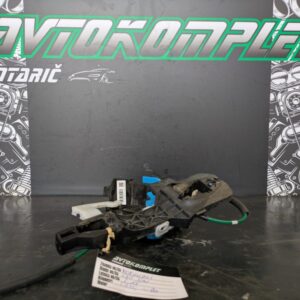 Hyundai i30 SW 2015 zaklep vrat zadaj desno 81420a6100