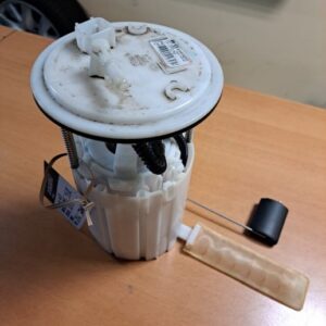 Kia Ceed 1.4 2016 bencinska črpalka 31110a2200