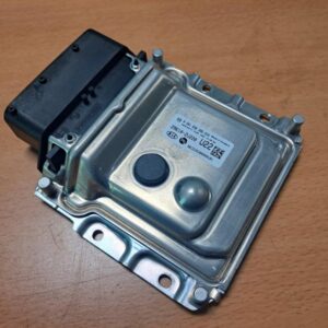 Kia Xceed 2020 1.6 CRDI motorni računalnik 296102u220