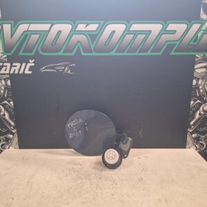 Mazda 2 2021 vratca za gorivo pokrov rezervoara D09H