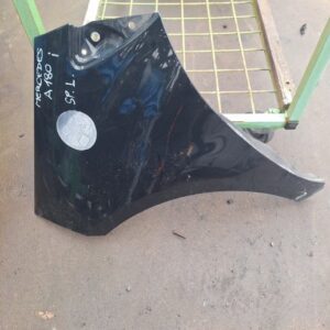 Mercedes A180 sprednji levi blatnik