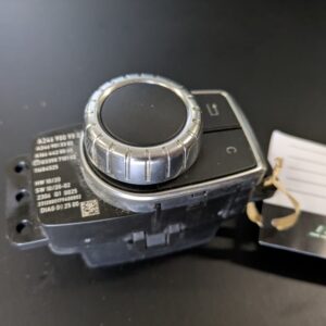 Mercedes B W246 stikalo tipka za radio A2469009802 A1664420068