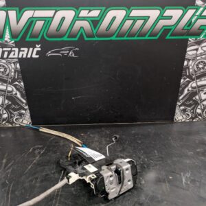 Mercedes CLA 2017 zaklep vrat zadaj desno a2047302835