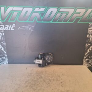 Nissan Note 2006 - 2014 motorček stekla spredaj desno 402377