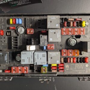 Opel Astra J 1.7D škatla varovalk 13343765