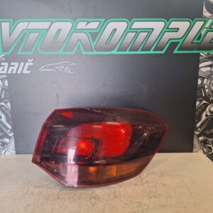 Opel Astra J Sports Tourer 2012 zadnja desna luč 13314051