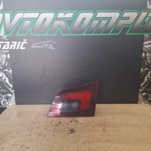 Opel Astra J Sports Tourer 2012 zadnja desna notranja luč 13282247