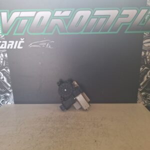 Opel Corsa D motorček stekla spredaj levo 5000577