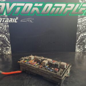 Opel Insignia A 2.0 CDI škatla varovalk 13343479