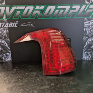 Peugeot 5008 2012 zadnja leva luč