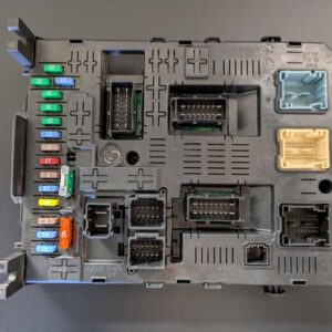 Peugeot 5008 škatla varovalk 966689568002