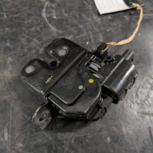 Renault Captur 2018 zaklep prtljažnih vrat 905039428r