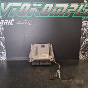 Renault Captur 2019 1.5 DCi Motorni računalnik ECU 237106319R