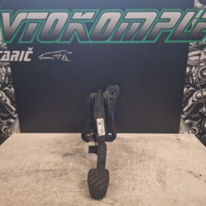 Renault Captur 2020 stopalka sklopke 465034241R