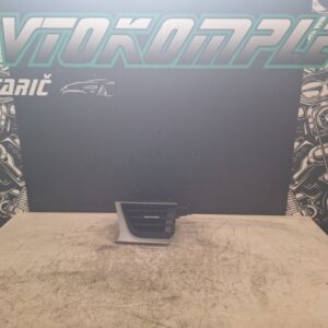 Renault Captur 2020 zračnik levi sredinski 687603363R