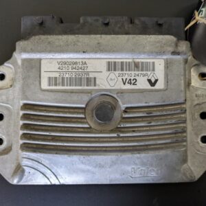 Renault Clio 4 1.2 motorni računalnik ECU 237102937r