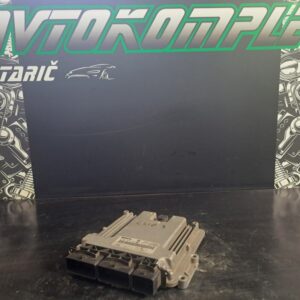 Renault Clio 4 1.5 DCI ECU motorni računalnik 237102213r