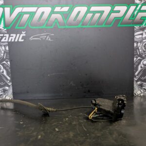 Renault Clio 4 zaklep vrat spredaj levo 805033000r