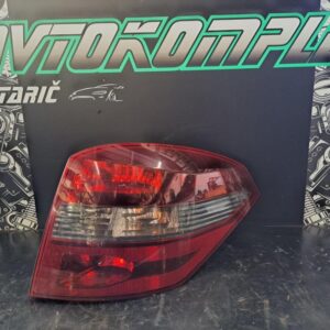 Renault Laguna 3 karavan 2012 zadnja desna luč