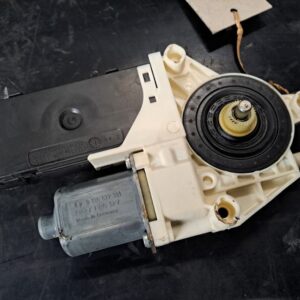 Renault Laguna 3 motorček za pomik stekla spredaj desno 807300002r