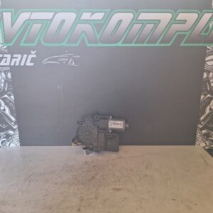 Renault Megane 3 2009 motor stekla spredaj desno 807300004R