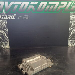 Renault Twingo 2 1.2 ECU motorni računalnik 8200774747