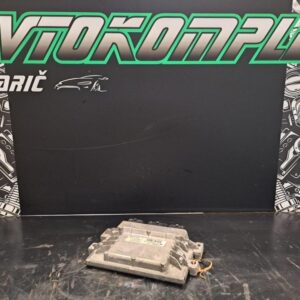 Renault Twingo 2 1.2 motorni računalnik ECU 8200774747
