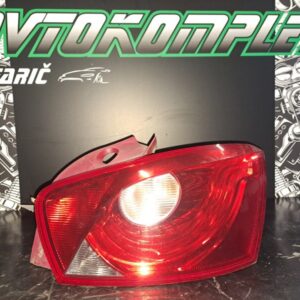 Seat ibiza 2011 zadnja desna luč 6j4945096