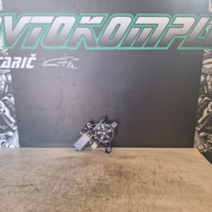 Škoda Octavia 2017 motorček stekla spredaj levo 5Q0959901B