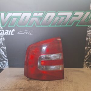 Škoda Octavia karavan 2007 zadnja leva luč 1Z9945257