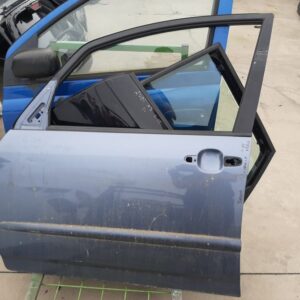 Toyota Corolla Verso letnik 2003 sprednja leva vrata