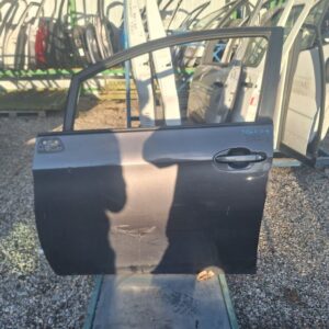 Toyota Verso S 2011 Sprednja leva vrata