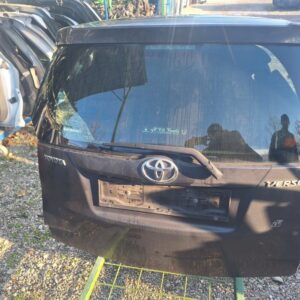 Toyota Verso S 2011 Vrata prtljažnika pokrov prtljage