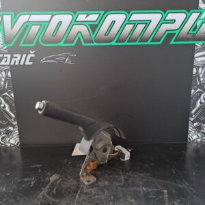 Toyota Yaris 1.5 hibrid 2016 ročica ročne