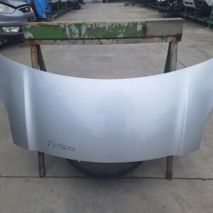 Toyota Yaris 2 pokrov motorja