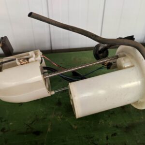 Toyota Yaris 2005- 1.0 bencinska črpalka