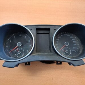 VW Golf 6 1.2 TSI števec 5k0920861