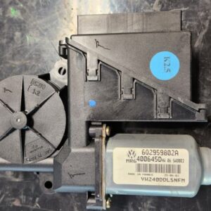 VW Polo 2003 motorček stekla spredaj levo 602959802A