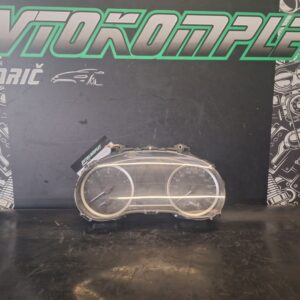 Nissan Micra 2017 Števec