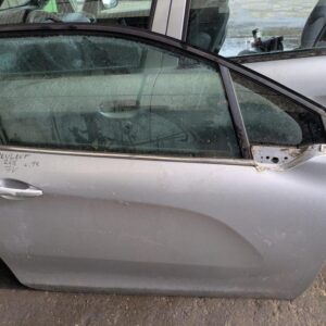 Peugeot 208 desna vrata tri vratni