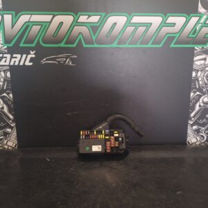 Opel Astra K 2016 1.6 D 81 KW Škatla varovalk 15533697