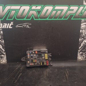 Bmw 1 F20 2013 2.0 D 85 KW Škatla varovalk 926111103